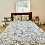 Refugio Carapita, Local Em Ourem- Fatima Nyaraló *