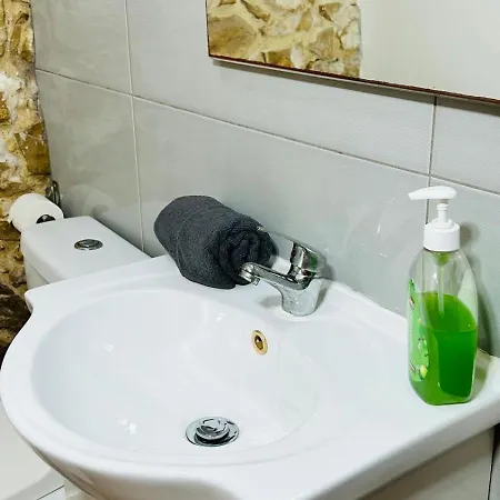 Refugio Carapita, Local Em 오우렘