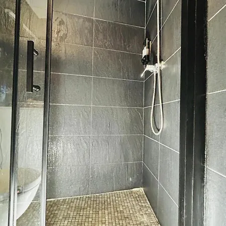 Refugio Carapita, Local Em * 오우렘