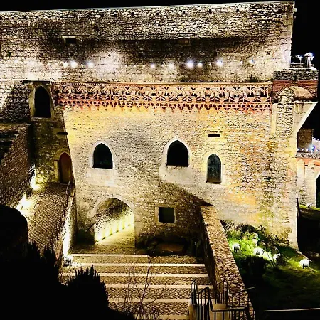 Refugio Carapita, Local Em *