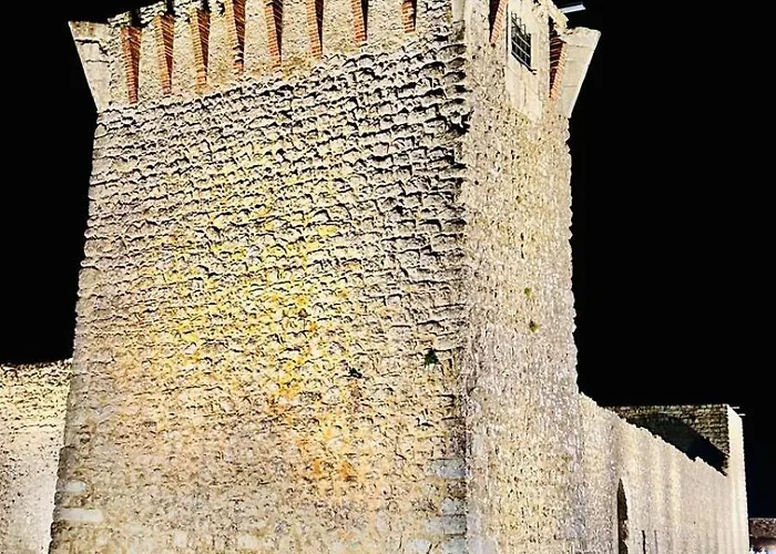 Refugio Carapita, Local Em * Ourém