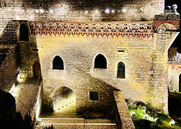 Refugio Carapita, Local Em *